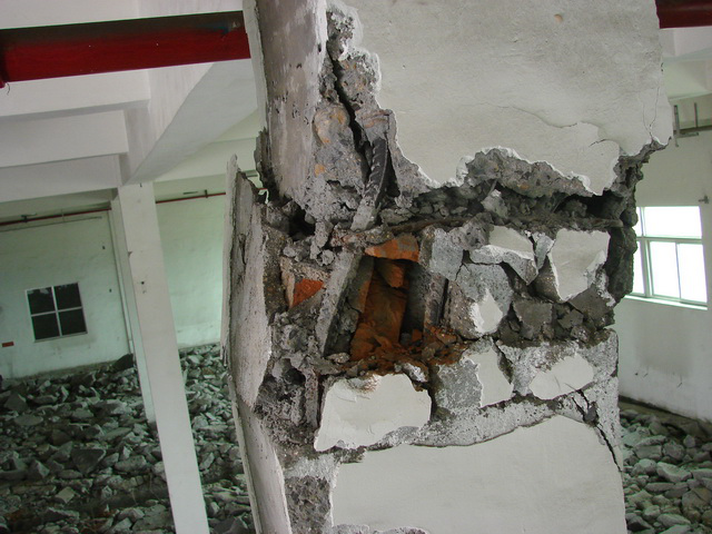 （2011年）濟(jì)南可口可樂瓶裝廠工程項(xiàng)目輔房一15-B軸柱損壞